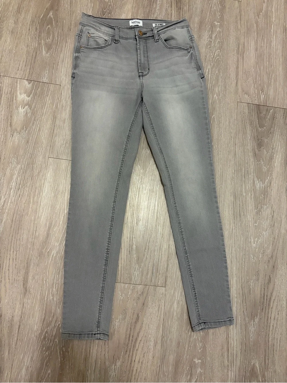 Kensie “The Ultimate Skinny” Gray Wash Skinny Jeans – Excellent Condition 4/27 - Picture 2 of 5